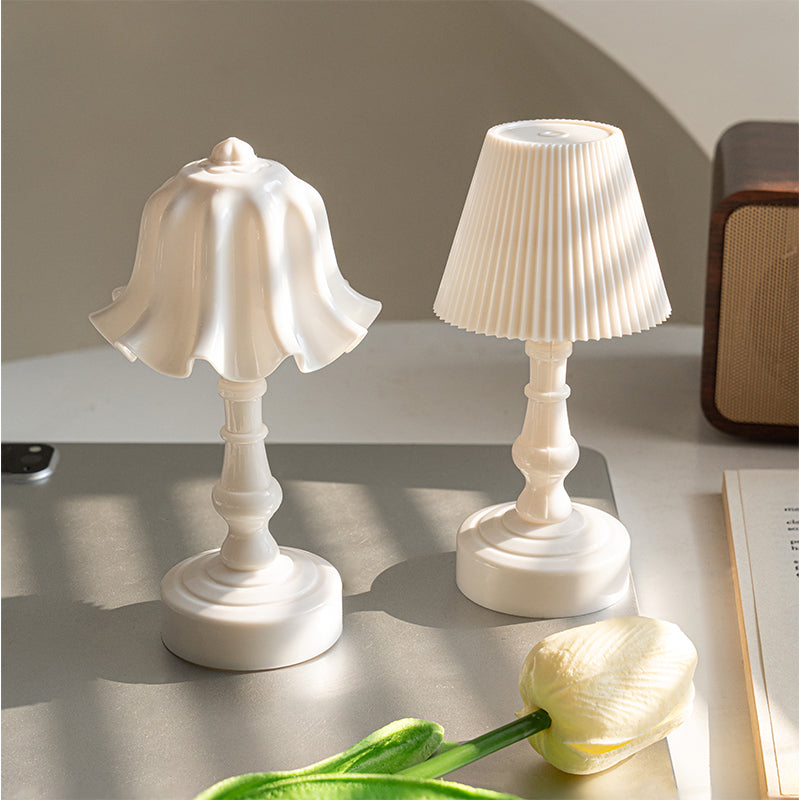 Creative Lily Flower Bedside Lamp for Cozy Room Ambience and Desk Decor