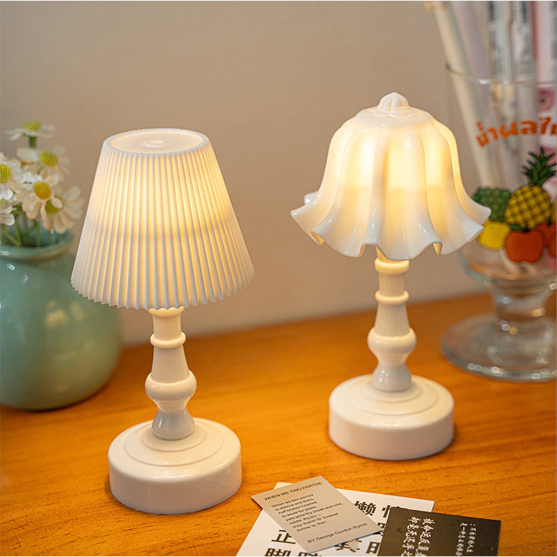 Creative Lily Flower Bedside Lamp for Cozy Room Ambience and Desk Decor